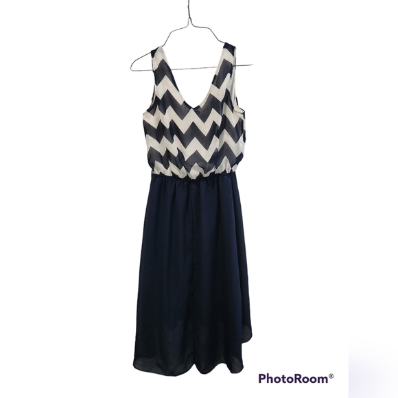 RUE 21 Navy & White Chevron dress size small - Picture 3 of 3